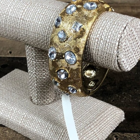 BRACELET GOLD TONE MAGNET CLOSURE - Picture 5 of 6